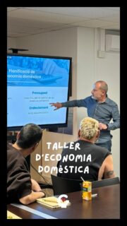 A la Fundació Via-Guasp hem realitzat un taller d’economia domèstica impartit per un voluntari de CaixaBank i en Jordi Mendieta, patró de la Fundació.
Durant la sessió es van compartir eines i consells pràctics per aprendre a gestionar millor les finances del dia a dia, fomentar l’estalvi conscient i promoure una economia personal més tranquil·la i sostenible.
Des de la Fundació, valorem molt aquests espais d’aprenentatge i reflexió que contribueixen a l’autonomia, la presa de decisions i el benestar de les persones.
Moltes gràcies a totes les persones que ho vau fer possible i a qui hi vau participar!
#FundacioViaGuasp #SalutMental #InclusioSocial #EconomiaDomestica #Voluntariat